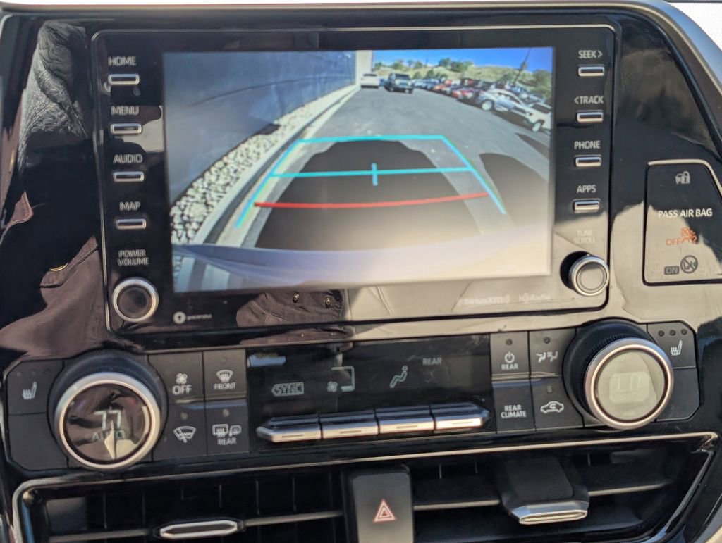 Used 2020 Toyota Highlander XLE image 17