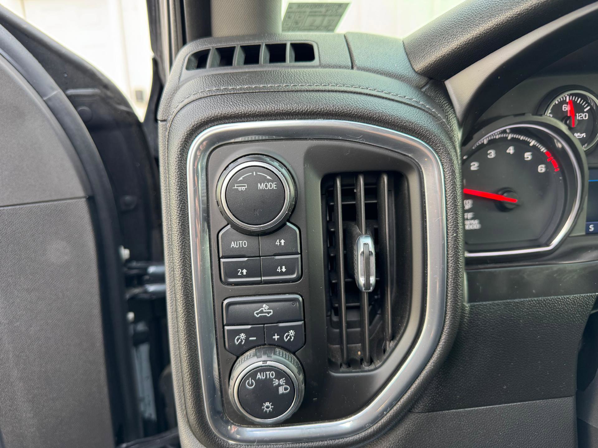 Used 2020 Chevrolet Silverado 1500 LT w/ All-Star Edition image 28