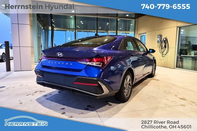 Used 2024 Hyundai Elantra SEL image 30