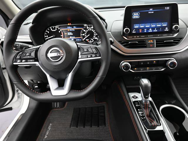 Used 2025 Nissan Altima 2.5 SR image 14