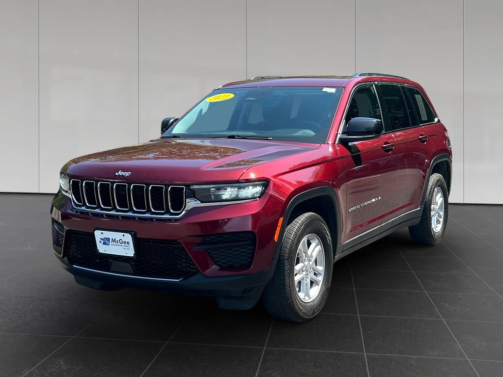 Used 2022 Jeep Grand Cherokee Laredo w/ Luxury Tech Group I AWD/4WD image 1