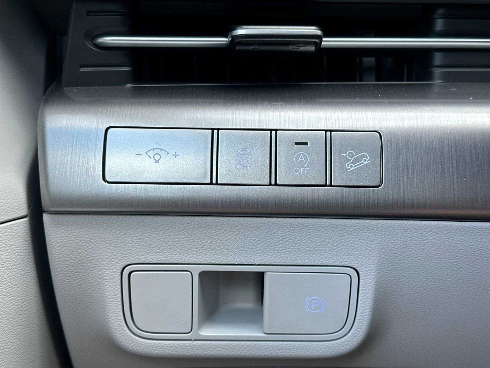 Certified 2025 Hyundai Kona SE AWD/4WD image 29