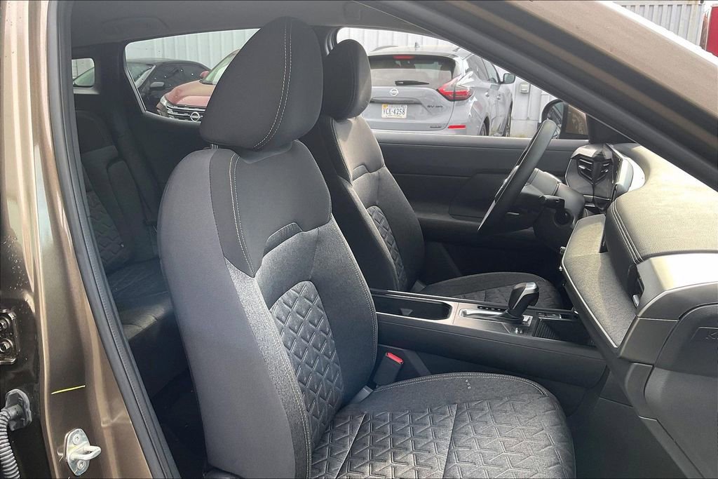 Certified 2025 Nissan Kicks SV image 6