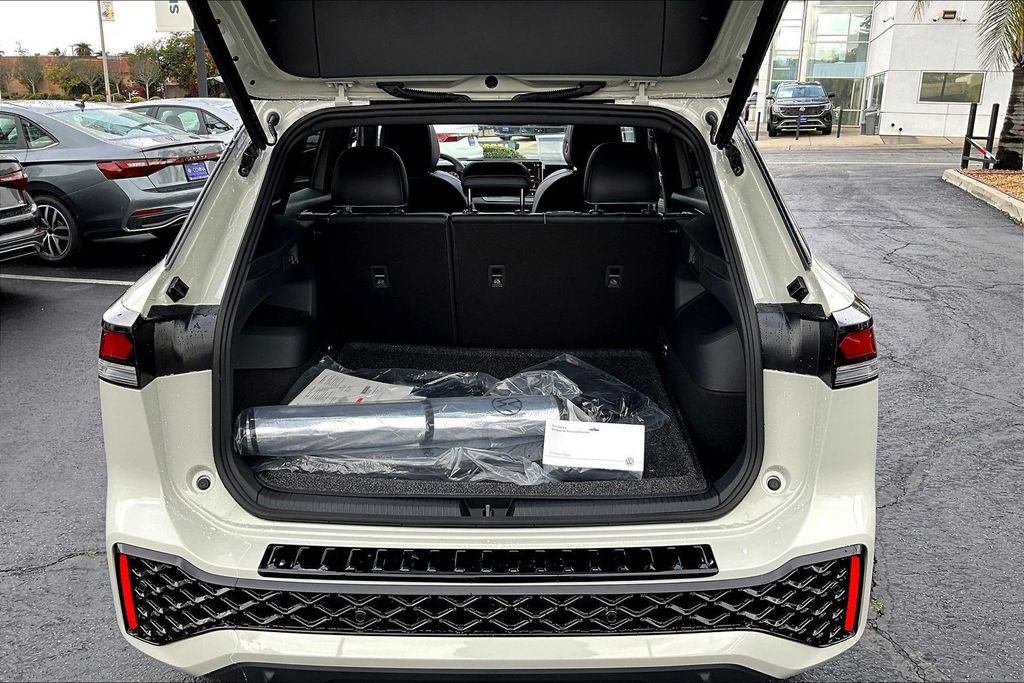 New 2026 Volkswagen Tiguan SE R-Line image 25