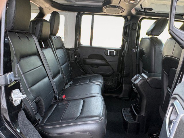 Used 2018 Jeep Wrangler Unlimited Sahara w/ Uconnect 4C Nav & Sound Group AWD/4WD image 4