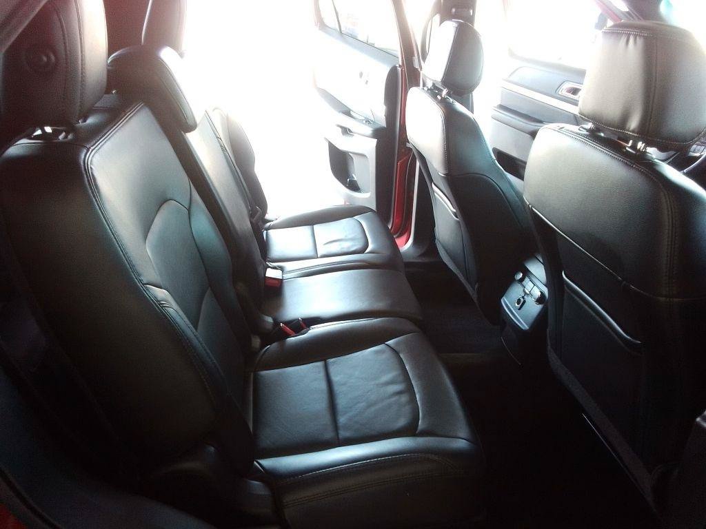 Used 2016 Ford Explorer XLT w/ Equipment Group 202A AWD/4WD image 18