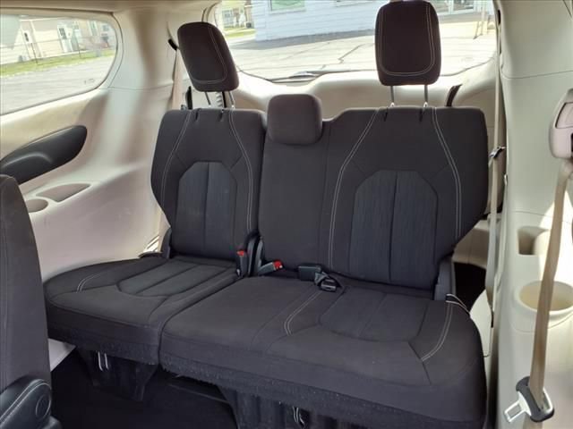Used 2023 Chrysler Voyager LX image 14