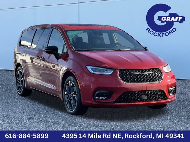 New 2026 Chrysler Pacifica Select
