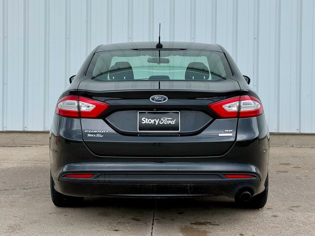 Used 2015 Ford Fusion SE FWD image 5