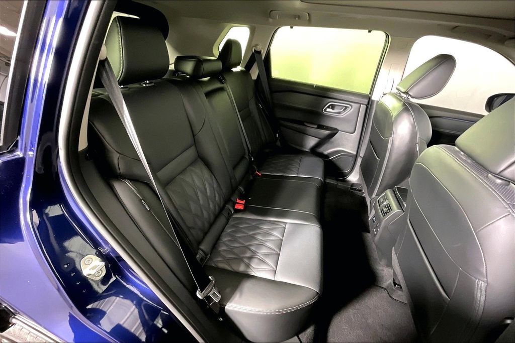 Used 2025 Nissan Rogue Platinum w/ Platinum Premium Package image 38