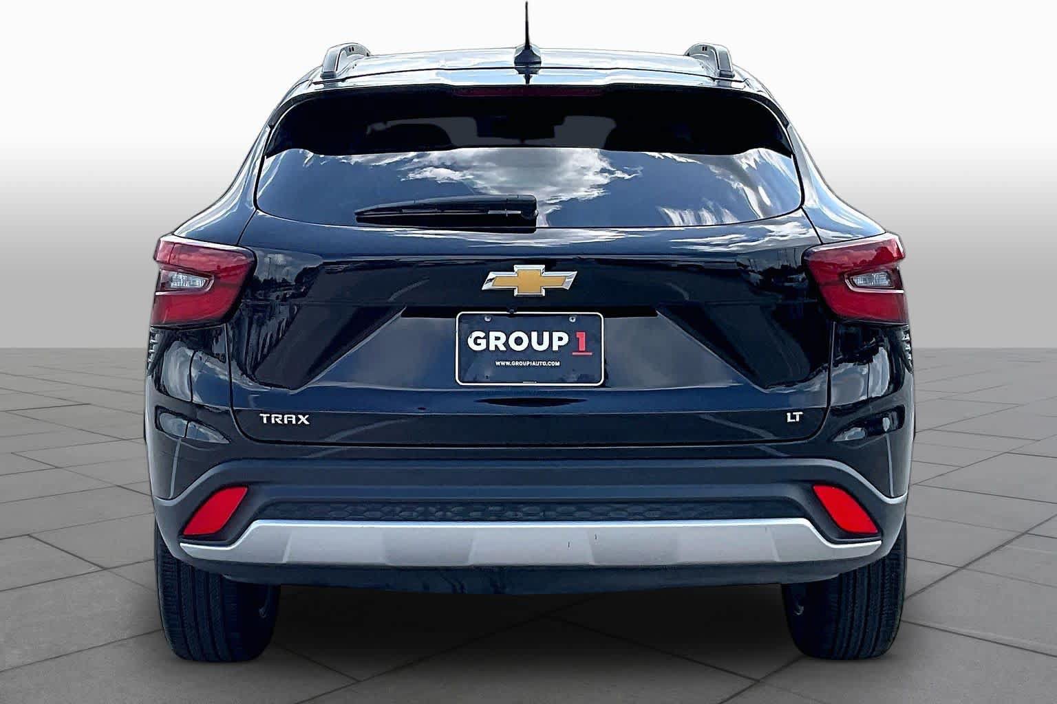Used 2025 Chevrolet Trax LT w/ LT Convenience Package FWD image 5