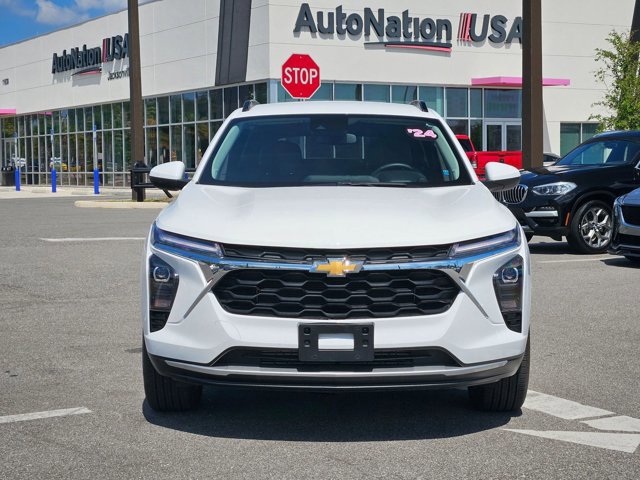 Used 2024 Chevrolet Trax LT w/ Driver Confidence Package FWD image 2
