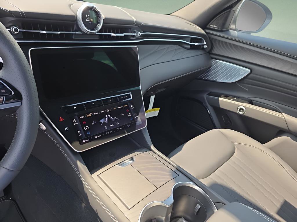 New 2025 Maserati Grecale GT image 24