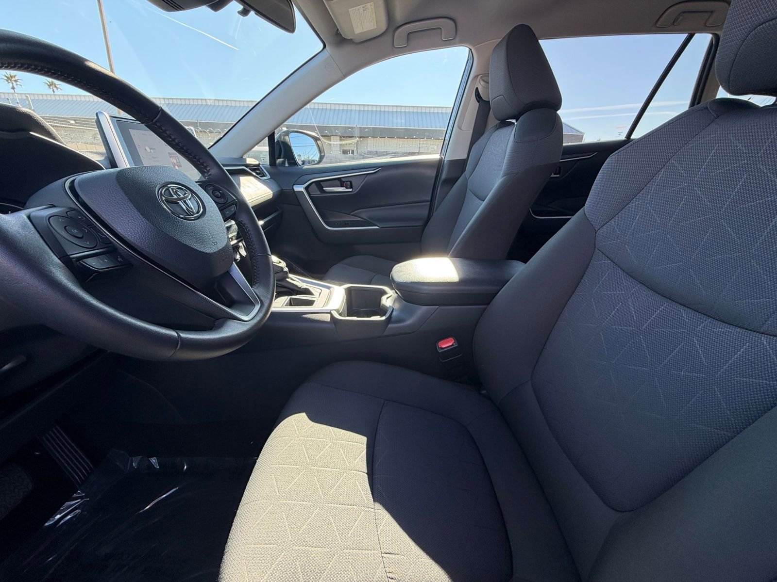 Used 2025 Toyota RAV4 XLE image 25