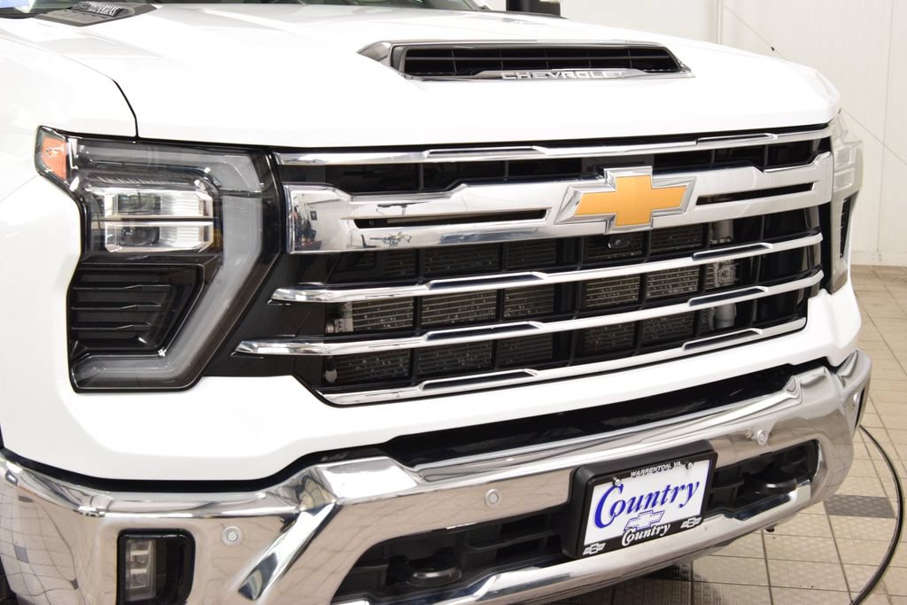 Used 2024 Chevrolet Silverado 3500 LTZ w/ LTZ Convenience Package AWD/4WD image 13