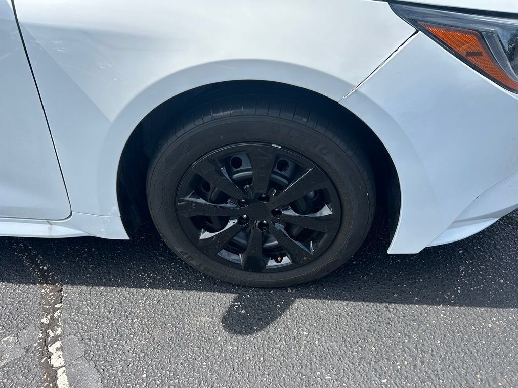 Used 2026 Toyota Corolla LE FWD image 2