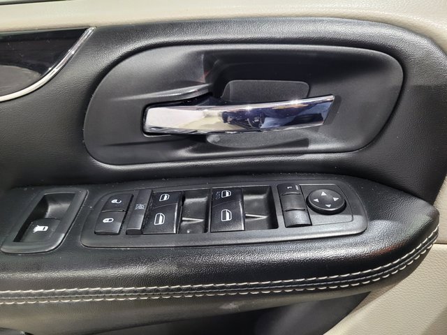 Used 2018 Dodge Grand Caravan SXT image 42