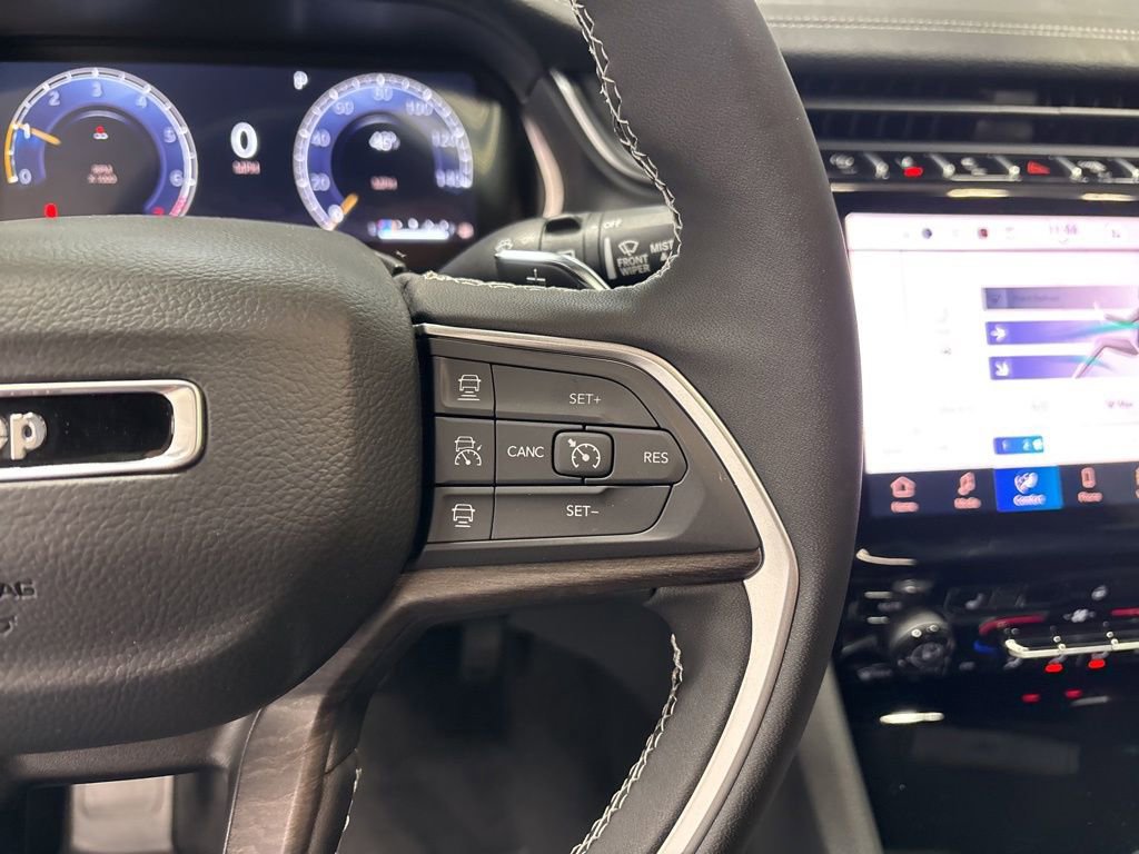 New 2025 Jeep Grand Cherokee Limited w/ Black Appearance Package image 13