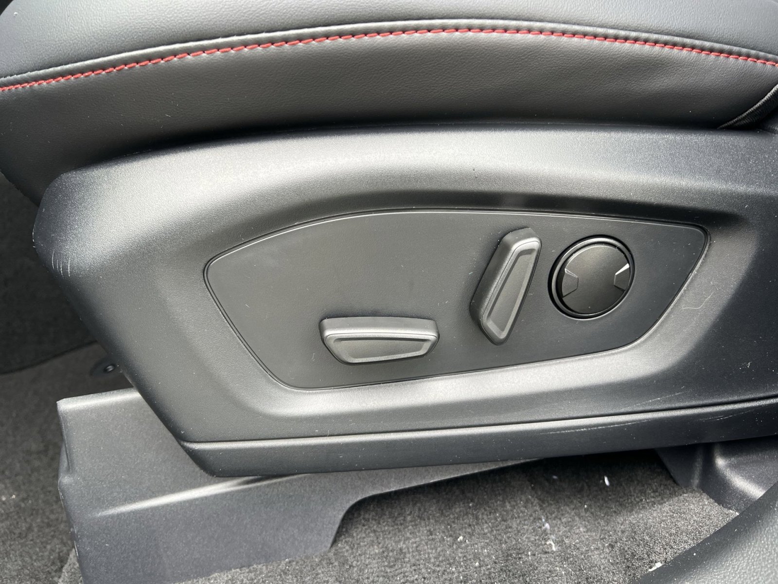 New 2026 Ford Explorer ST-Line w/ ST-Line Street Pack image 14