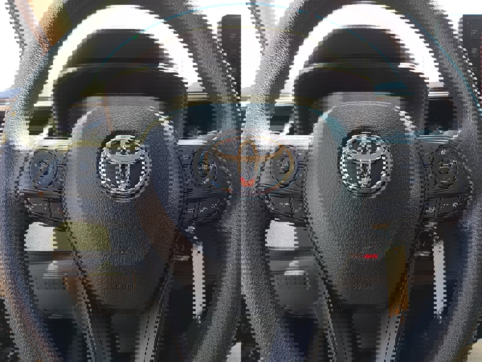 Used 2022 Toyota Corolla LE image 12