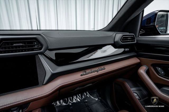 Used 2025 Lamborghini Urus SE AWD/4WD image 29