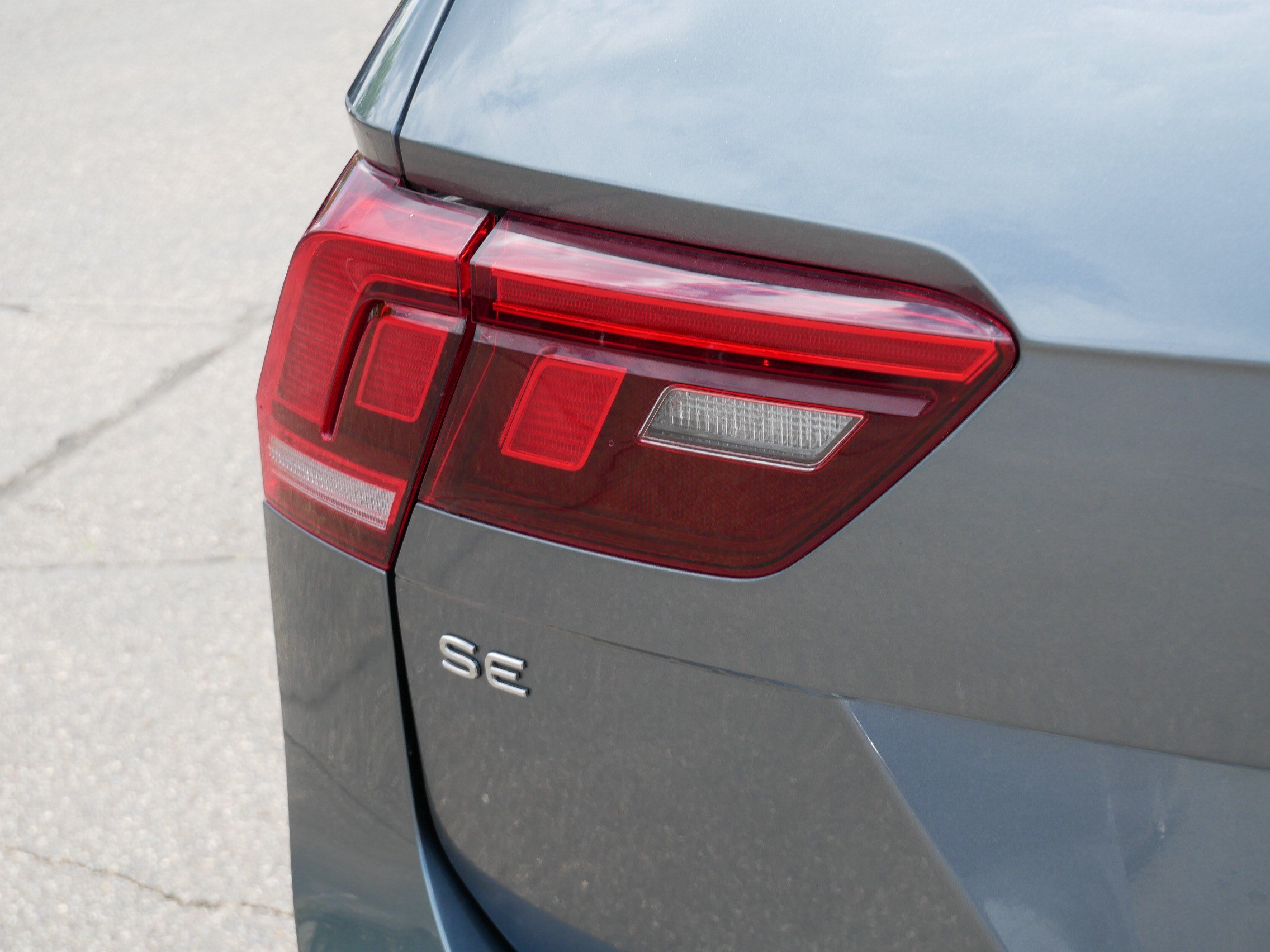 Certified 2022 Volkswagen Tiguan SE R-Line AWD/4WD image 17
