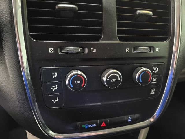 Used 2017 Dodge Grand Caravan SE image 34