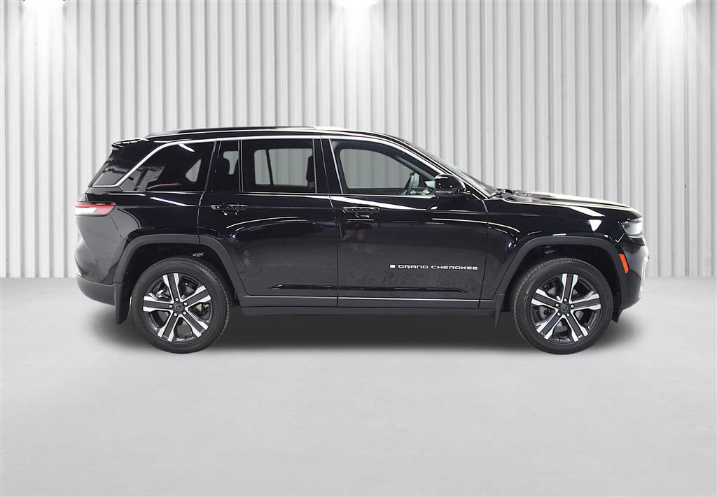 New 2027 Jeep Grand Cherokee Limited w/ MOPAR Finishing Package AWD/4WD image 2