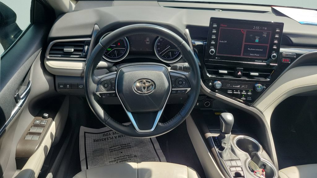 Used 2022 Toyota Camry XLE FWD image 12