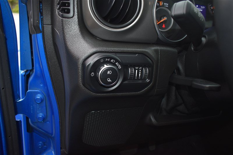 Used 2021 Jeep Gladiator Sport AWD/4WD image 13