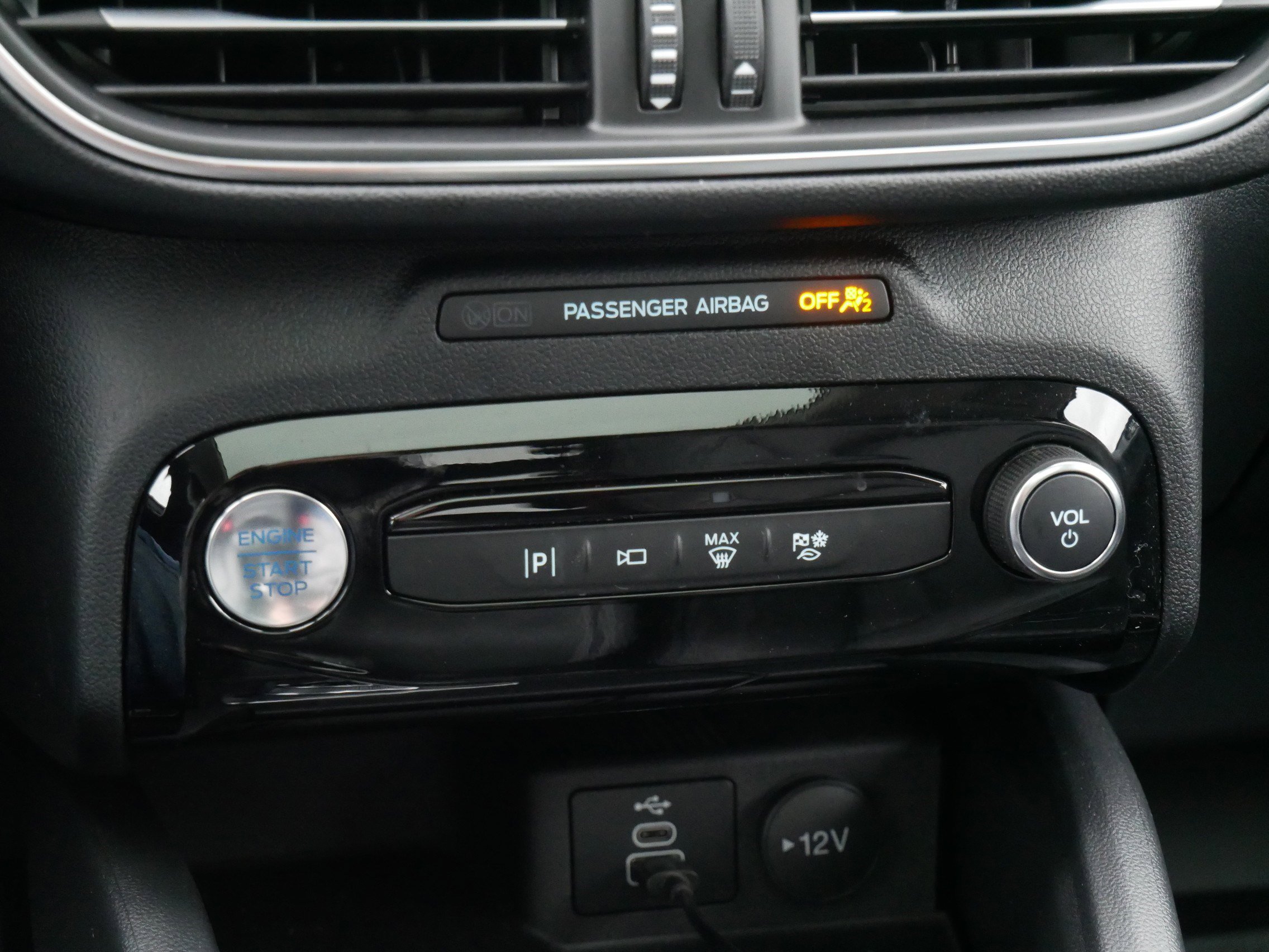 Used 2025 Ford Escape SE w/ PHEV Premium Package FWD image 23