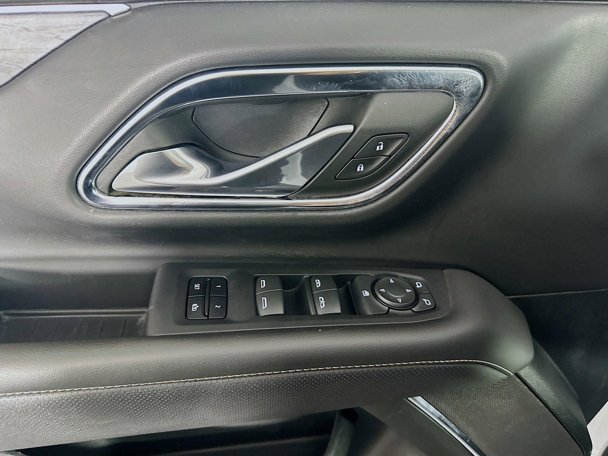 Used 2024 GMC Yukon SLT image 15