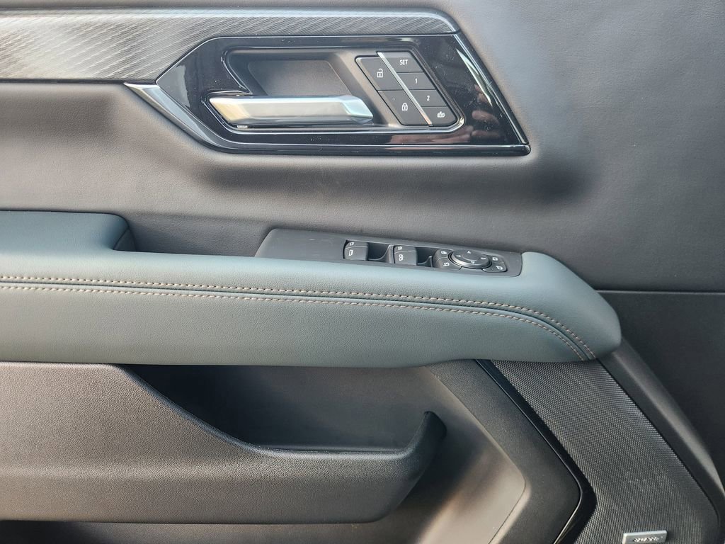 New 2026 GMC Yukon AT4 w/ LPO, Floor Liner Package image 15