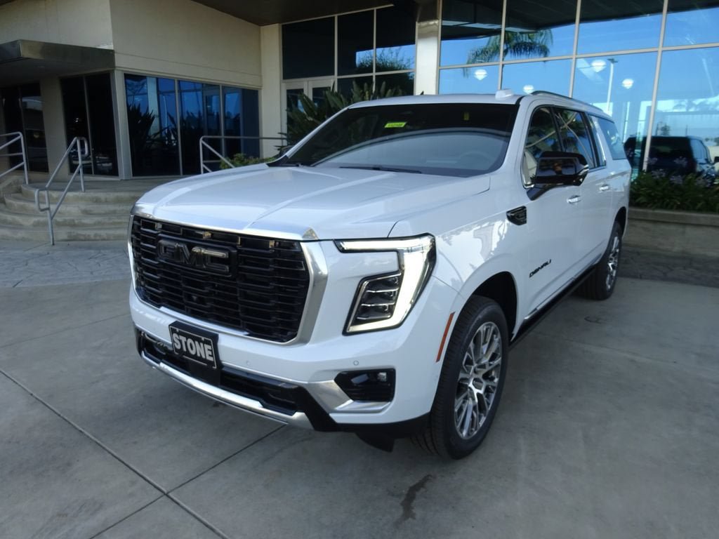 New 2026 GMC Yukon XL Denali w/ Denali Reserve Package AWD/4WD image 3