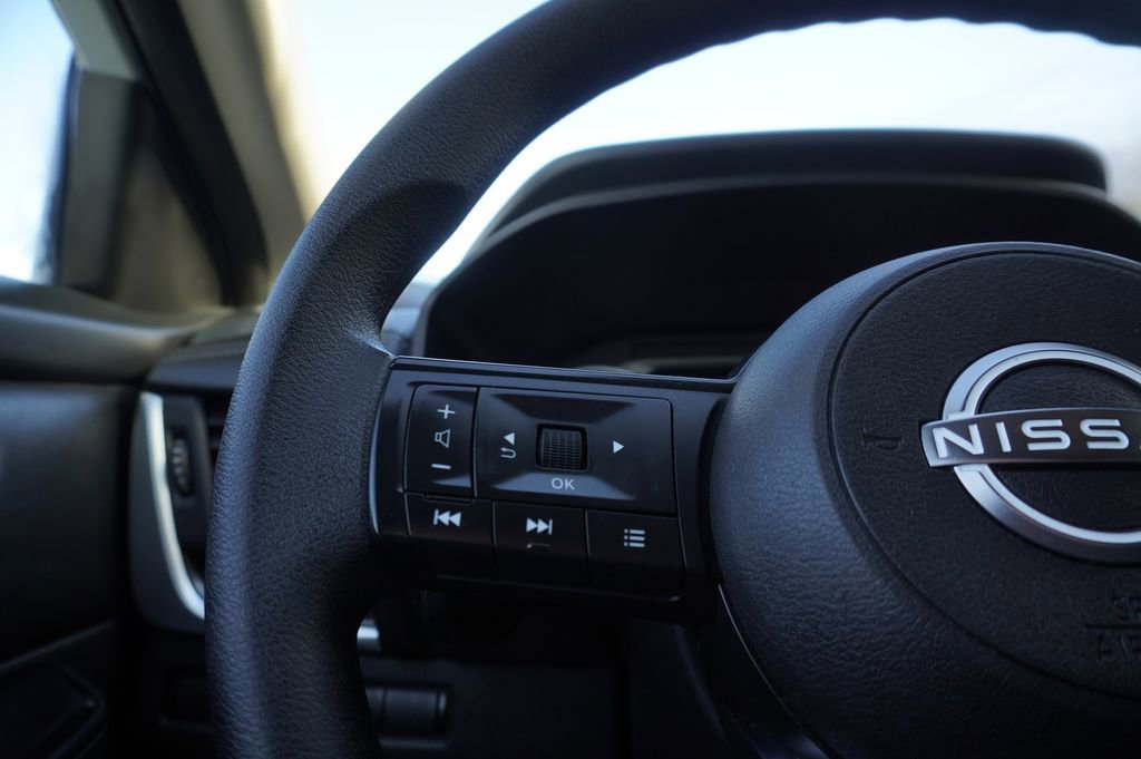 Used 2024 Nissan Rogue SV image 20