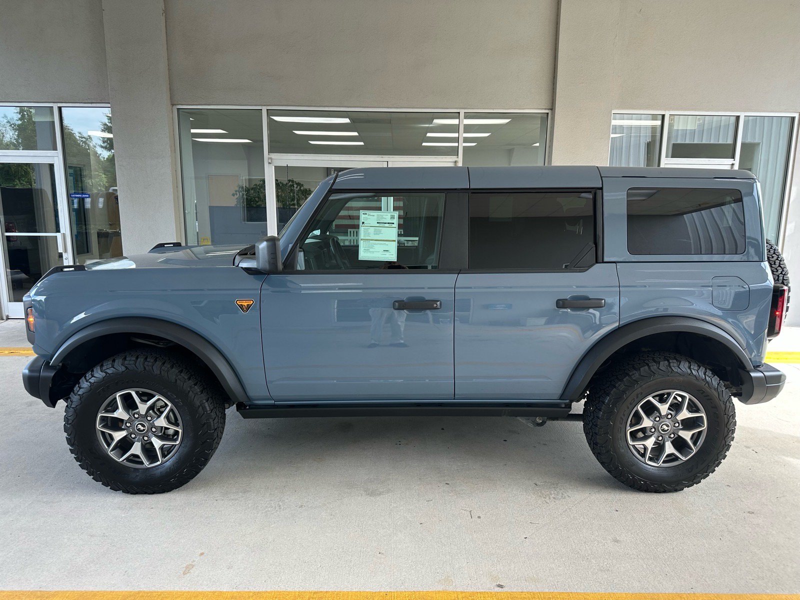 Certified 2025 Ford Bronco Badlands AWD/4WD image 3