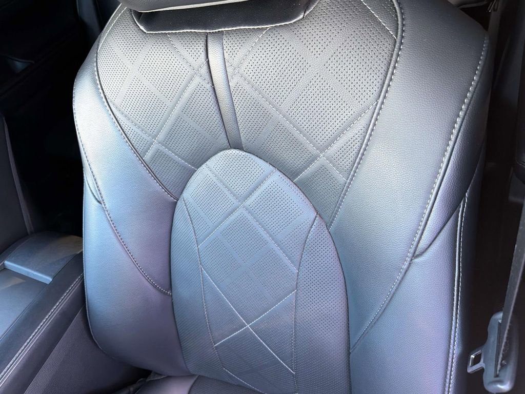 Used 2023 Toyota Highlander Platinum image 28