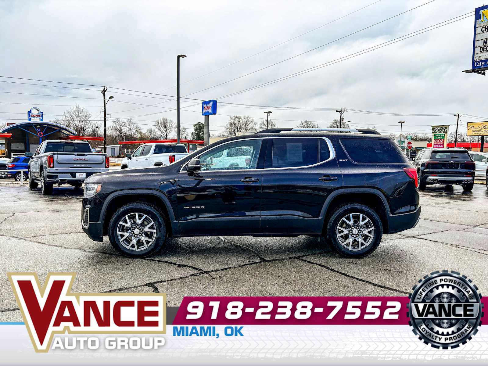 Used 2023 GMC Acadia SLT AWD/4WD image 4