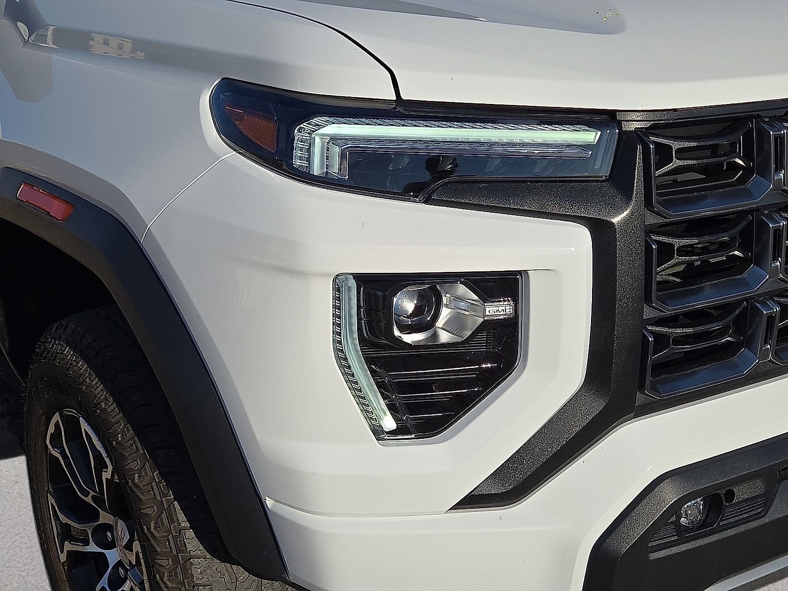 Used 2024 GMC Canyon AT4 w/ Technology Package AWD/4WD image 8