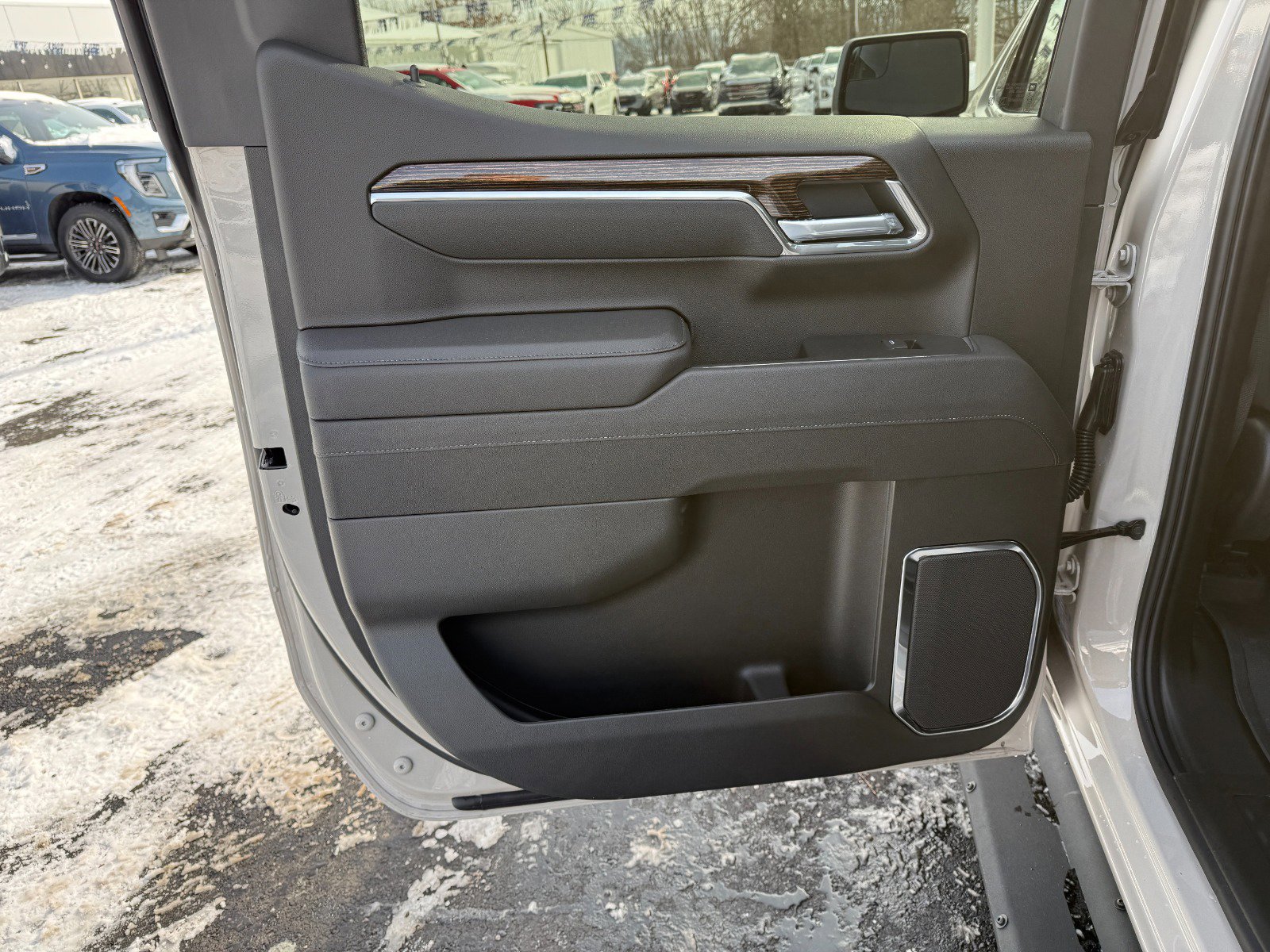 New 2026 GMC Sierra 1500 SLE w/ Max Trailering Package image 17