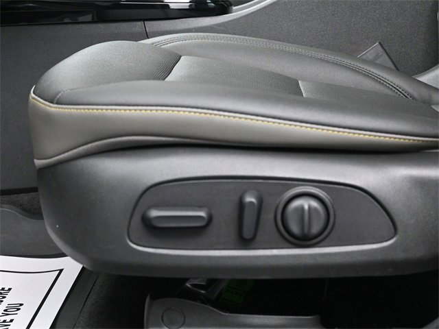 Used 2025 Chevrolet Trax ACTIV w/ Sunroof Package image 11