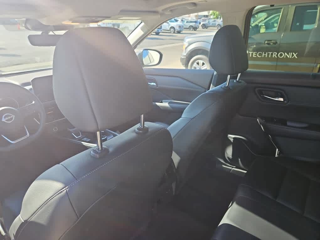 Used 2023 Nissan Rogue SL AWD/4WD image 11