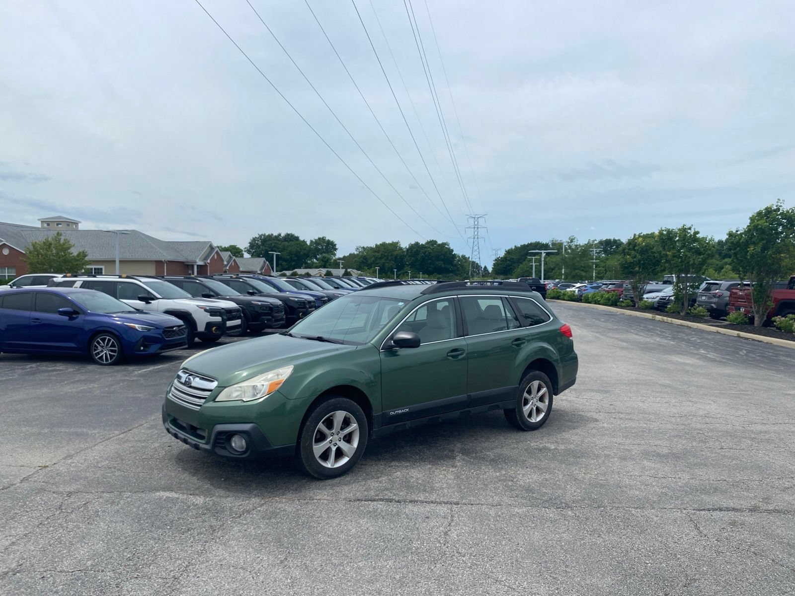 Used 2014 Subaru Outback 2.5i w/ Alloy Wheel Package AWD/4WD image 1