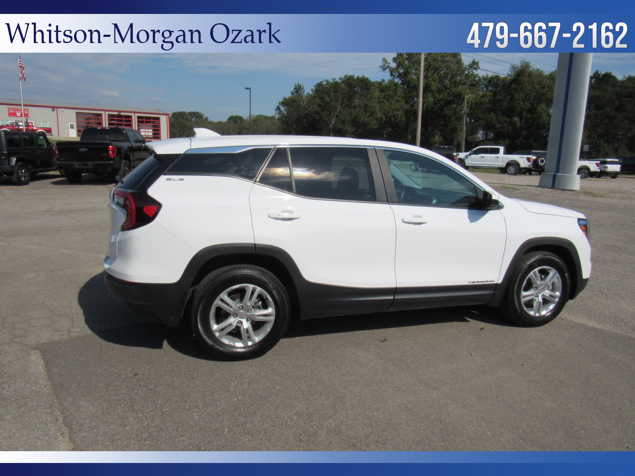 Used 2024 GMC Terrain SLE image 13