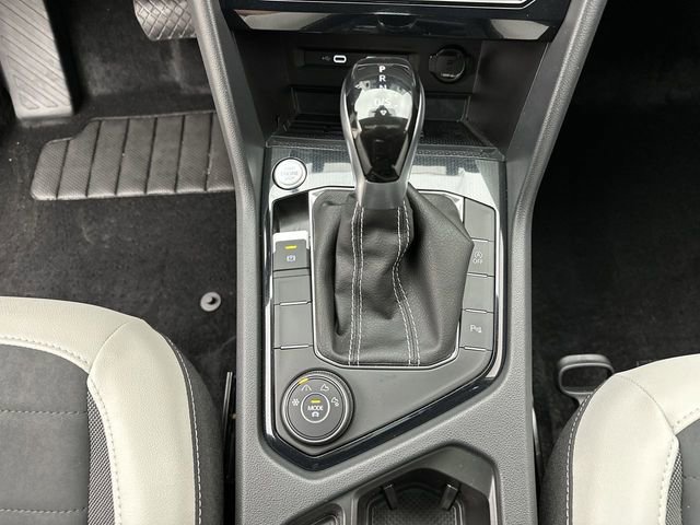 Used 2025 Volkswagen Taos SE image 20