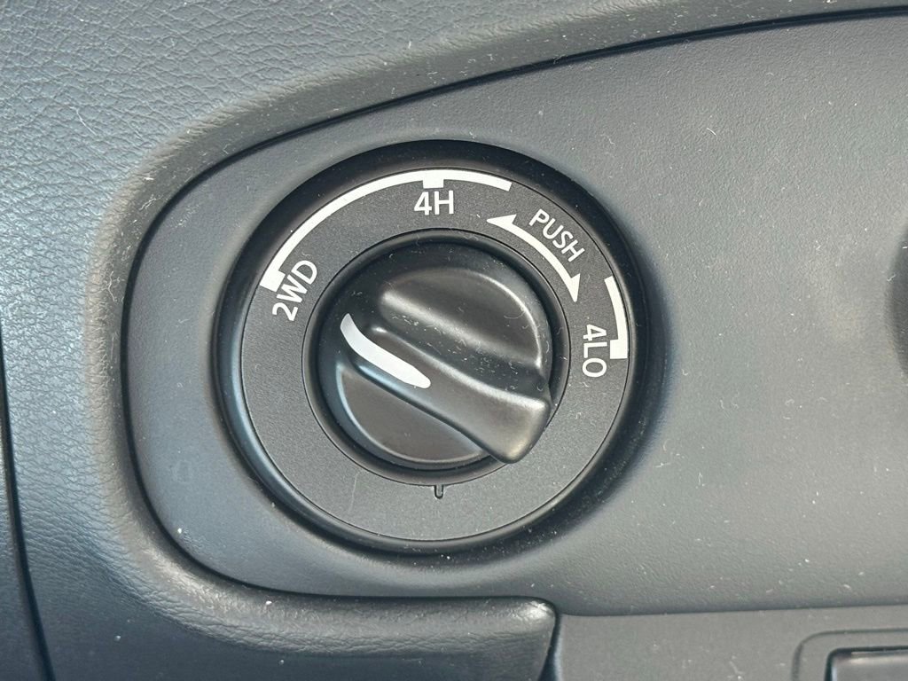 Used 2024 Nissan Frontier SV AWD/4WD image 29
