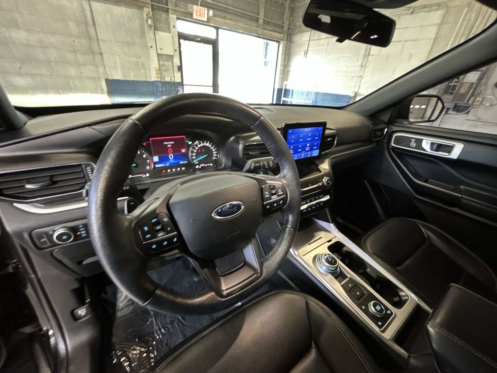 Used 2020 Ford Explorer XLT w/ Equipment Group 202A image 14