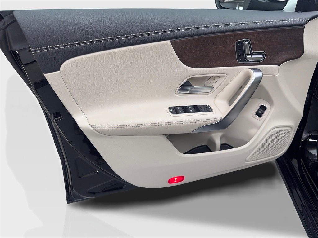 Used 2022 Mercedes-Benz CLA 250 4MATIC image 30