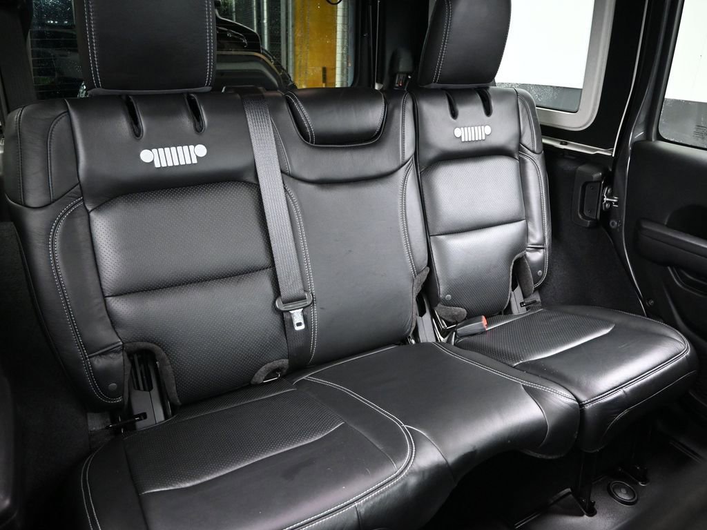 Used 2020 Jeep Wrangler Unlimited Rubicon w/ Steel Bumper Group image 32