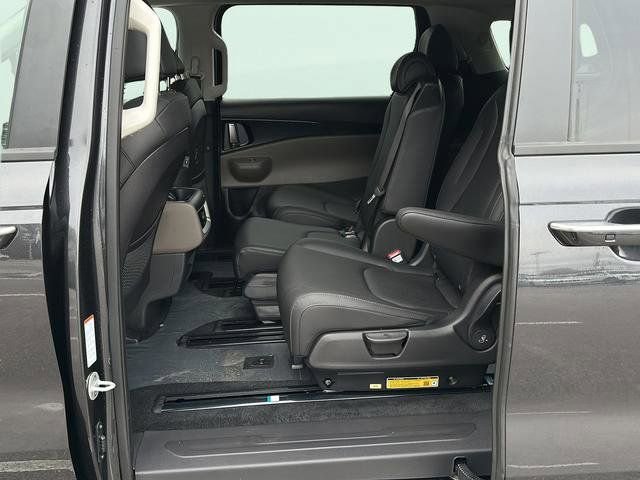 New 2026 Kia Carnival image 15